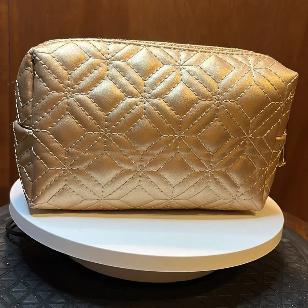 Vince Camuto Cosmetic Bag & beauty organizer Quilted gold metallic Acrylic/gold